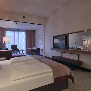 4* Ξενοδοχείο Adina